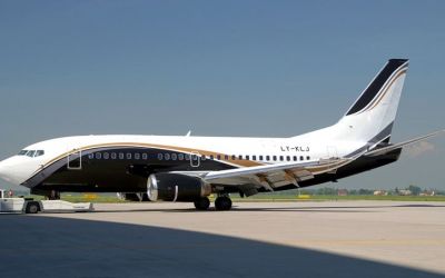 Chartra flygplan Boeing 737-500 genom Bendix Air Charter